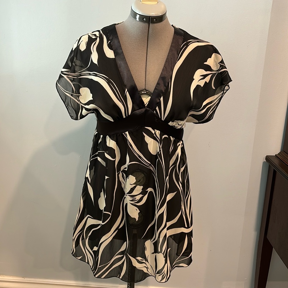 Black and white floral sheer blouse. Costa Blanca sz small